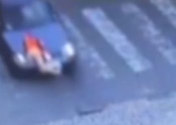 10-latek potrącony na pasach! Dramatyczne nagranie [WIDEO]