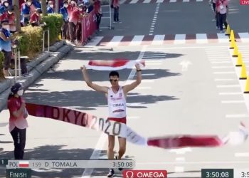Tylko on mógł to skomentować. Tak Robert Korzeniowski cieszył się z medalu olimpijskiego Dawida Tomali [WIDEO]