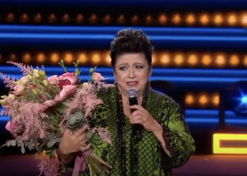 Trudno powstrzymać łzy. Wokalistka wystąpiła pierwszy raz od śmierci córki [WIDEO]