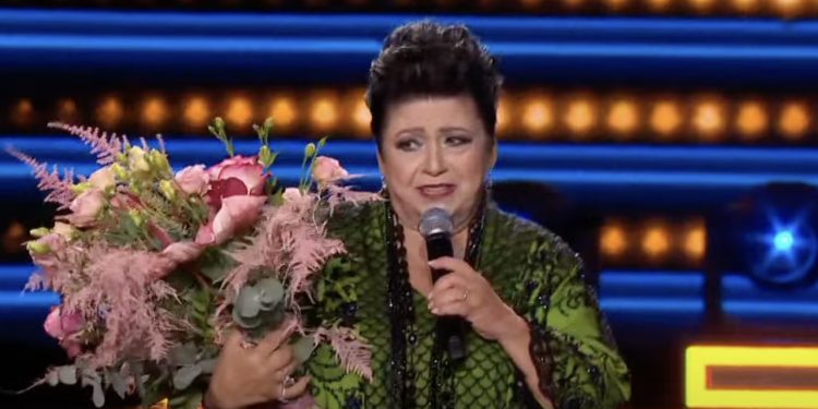 Trudno powstrzymać łzy. Wokalistka wystąpiła pierwszy raz od śmierci córki [WIDEO]