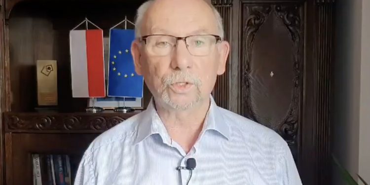 Nie tylko Frasyniuk. Europoseł PO też wywołał burzę: „Oczyścić polski mundur z PiS-u” [WIDEO]