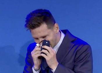 Messi rozkleił się podczas pożegnania z Barceloną. Mnóstwo łez i długie owacje [WIDEO]