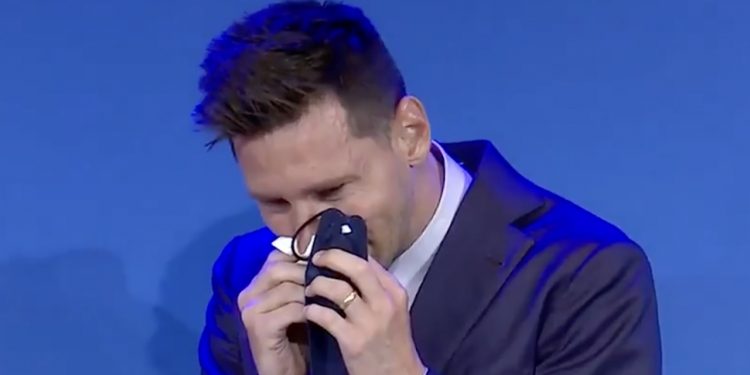 Messi rozkleił się podczas pożegnania z Barceloną. Mnóstwo łez i długie owacje [WIDEO]