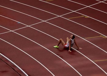 Lewandowski upadł w biegu, ale stało się coś nieoczekiwanego! Poruszające słowa