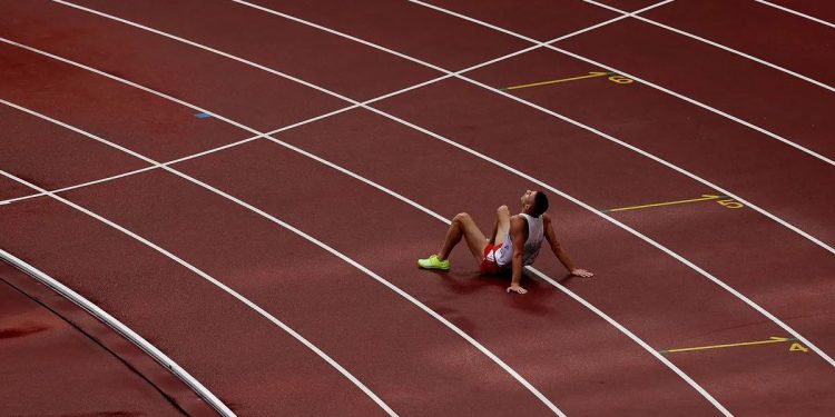 Lewandowski upadł w biegu, ale stało się coś nieoczekiwanego! Poruszające słowa