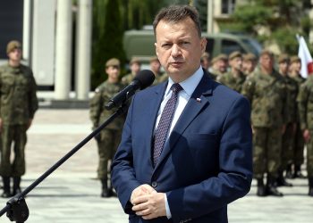 Błaszczak: „Antyszczepionkowi terroryści nie mogą udawać żołnierzy”