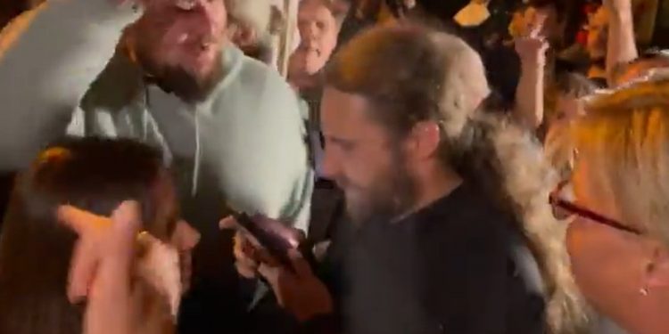 Sośnierz zaatakowany przez Sejmem! Interweniowała policja