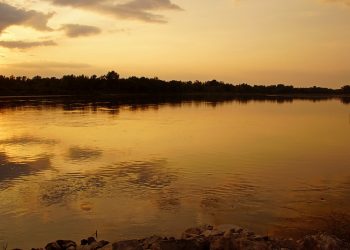 Łódź przewróciła się na Wiśle. Nieoficjalnie był na niej starosta płocki