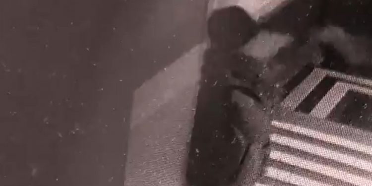 Atak na biuro PiS. Wszystko nagrał monitoring [WIDEO]