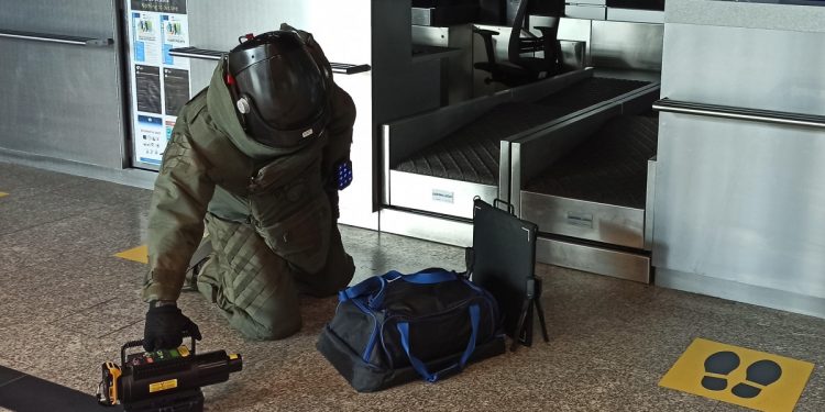 Bomby na lotnisku? Żartowniś szybko pożałował