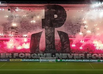 Oprawa Legii zrobiła wrażenie! Przypomnieli Powstanie Warszawskie [FOTO]