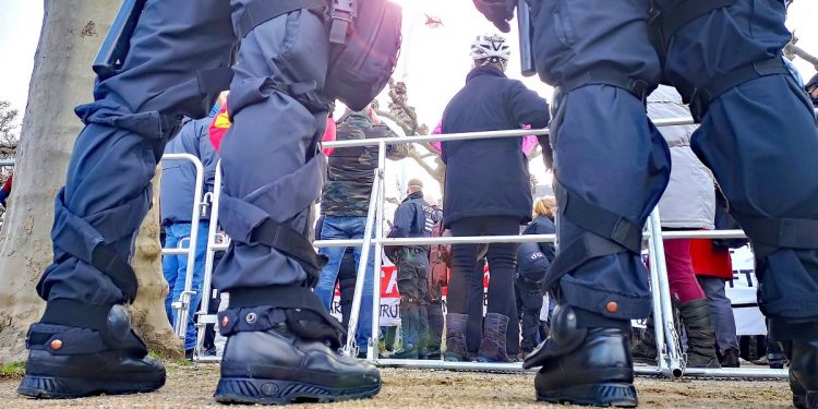 policja paszportom sanitarnym
