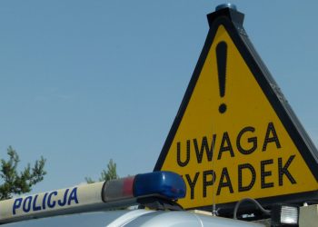 Nie zauważyli zwłok po wypadku. Zostały w busie