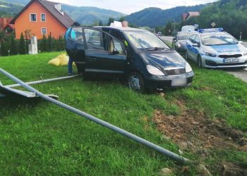 Potrącił policjantów, bo bał się pokazać, co wiezie w bagażniku