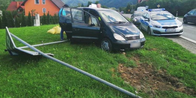 Potrącił policjantów, bo bał się pokazać, co wiezie w bagażniku