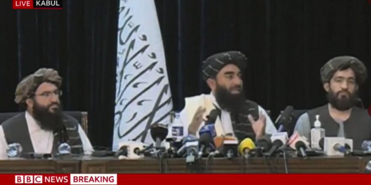 Talibowie zorganizowali konferencję prasową. „Wypędziliśmy obcokrajowców”