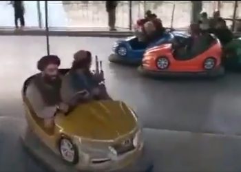 Talibowie świętują w wesołym miasteczku. Zdumiewające nagrania [WIDEO]