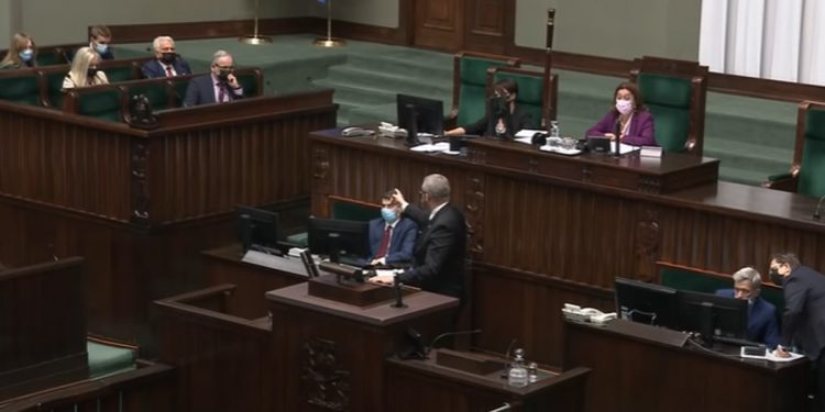 Braun wywołał skandal w Sejmie. „Będziesz pan wisiał!” [WIDEO]