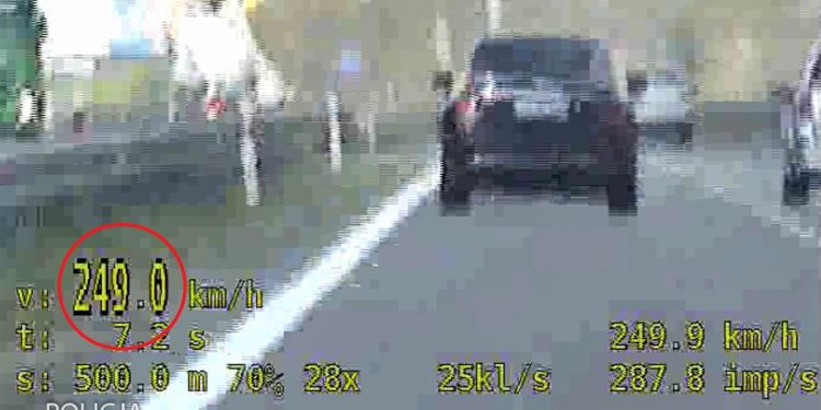 Zdziwił się, że dogonił go radiowóz. Pędził z ogromną prędkością