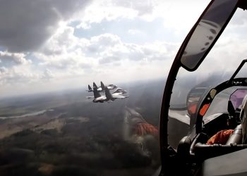 Rosjanie zrzucają bomby tuż przy polskiej granicy. Jest nagranie! [WIDEO]