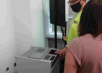 Ukradła psa i schowała go w… wersalce. Grozi jej więzienie