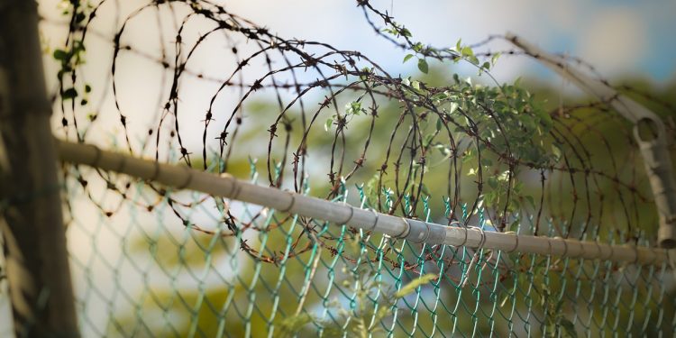 Przestępcy uciekli ze szpitala psychiatrycznego. Obława w Niemczech