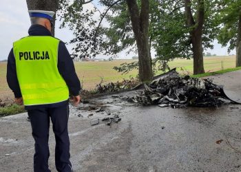 Wypadek pod Olszewem. Znani przedsiębiorcy spłonęli w porsche