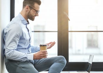 Jak ubrać się na spotkanie biznesowe online?