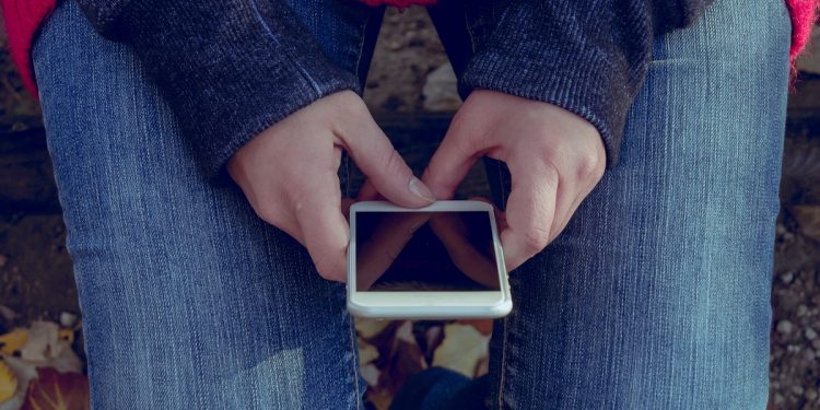 Kupujemy telefony bez abonamentu. Kiedy naprawdę warto to zrobić?