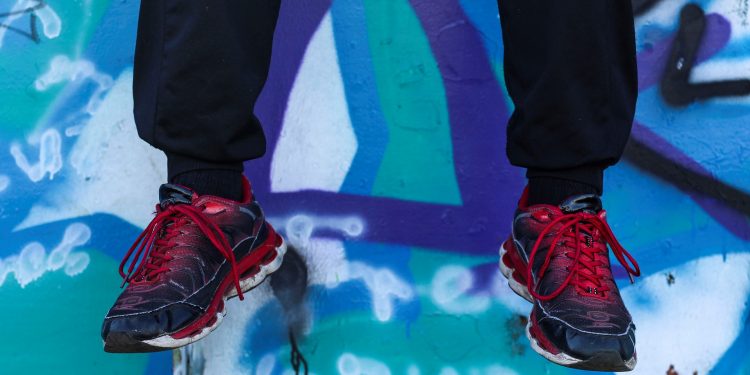 Dresowe spodnie męskie nie tylko po domu. Sprawdź najnowsze trendy w świecie dresu