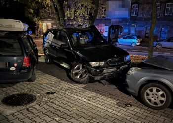 22-latka uciekała przed policją. Taranowała samochody. Była pijana