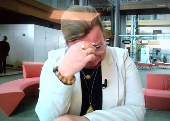 Kempa rozpłakała się na antenie. Sikorski przesadził. „Byłby w stanie bić kobiety”