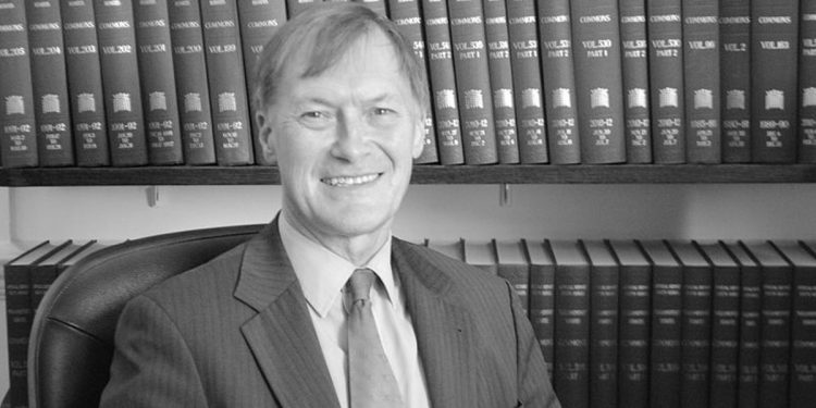 Brytyjski poseł zamordowany przez nożownika! David Amess nie żyje