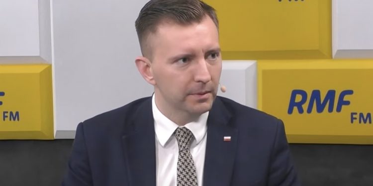 Łukasz Schreiber zapytany o medialną aktywność żony. Minister nie krył irytacji