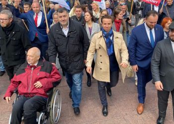 Marsz „Stop Segregacji Sanitarnej”. Pojawili się politycy Konfederacji [WIDEO]