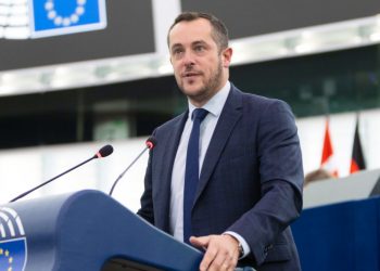 Europoseł z Francji broni Polski! „Skąd się bierze ta panika? To prosta sprawa”