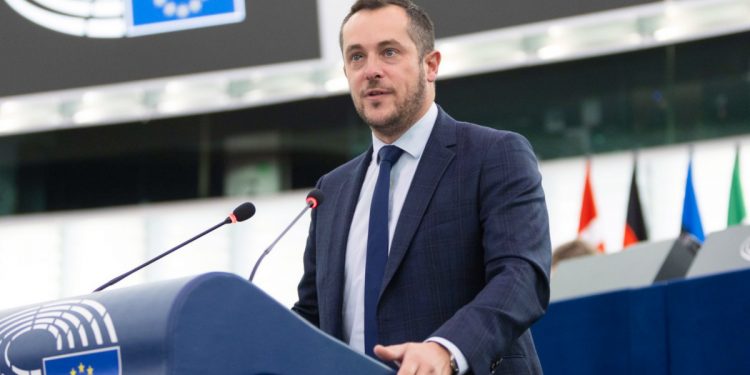 Europoseł z Francji broni Polski! „Skąd się bierze ta panika? To prosta sprawa”