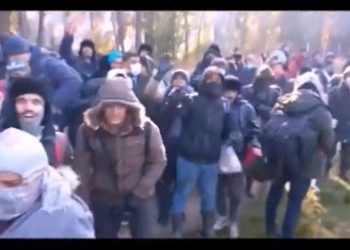 Imigranci siłowo szturmowali granicę! Wstrząsające nagranie [WIDEO]