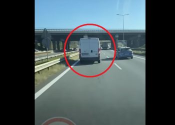 karetka i kierowca busa