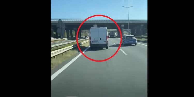 karetka i kierowca busa