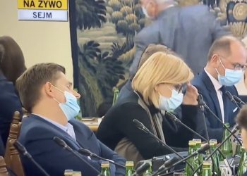 Poseł PiS zasnął podczas komisji sejmowej? Teraz tłumaczy [WIDEO]