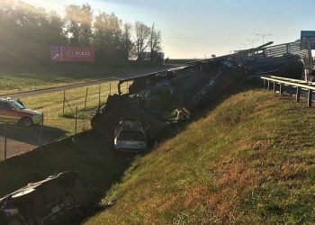 Laweta staranowała ciężarówkę! Groźny wypadek na obwodnicy