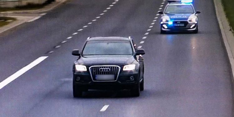 Pościg za Irakijczykiem. Wiózł nielegalnych imigrantów z prędkością 200 km/h