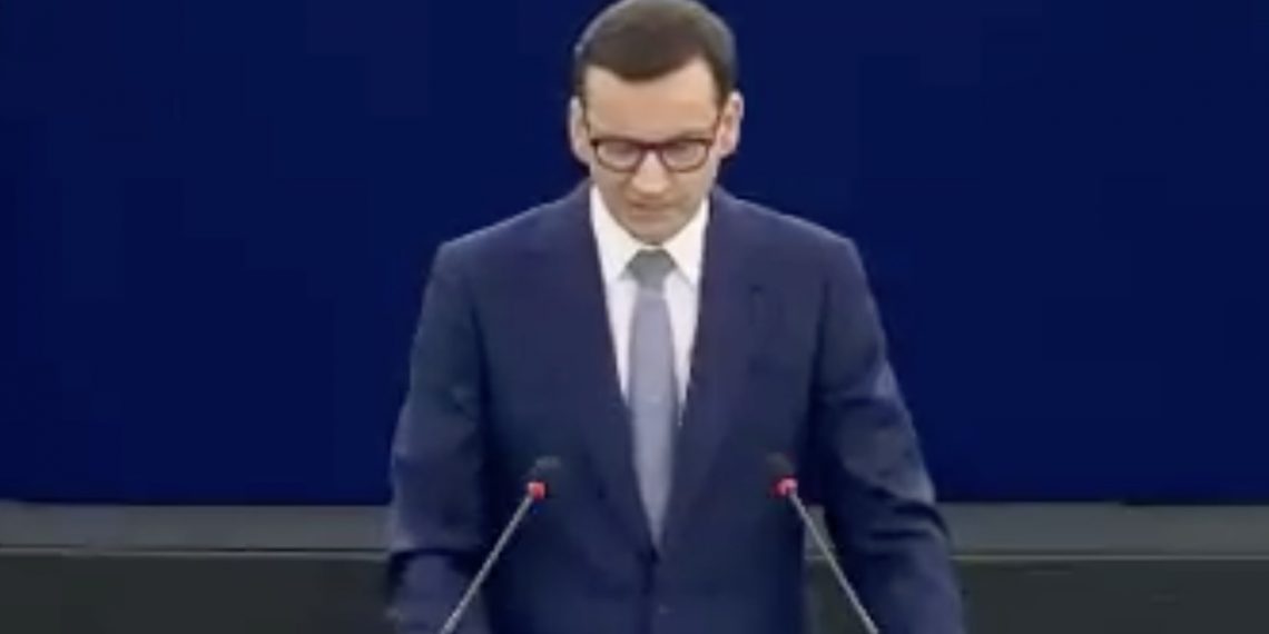 Premier jak Robert Mazurek. Za tę wypowiedź w Parlamencie Europejskim otrzymał brawa [WIDEO]