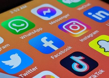 Awaria Facebooka spowodowana sabotażem?! Niepokojące głosy pracowników giganta