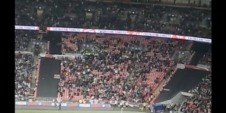 Nie tylko Albańczycy. Na Wembley węgierscy kibice wdali się w bójkę z policją i ochroną [WIDEO]