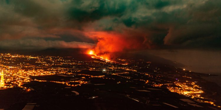 Pył z wulkanu na La Palmie dotarł nad Polskę! Czy jest bezpieczny?