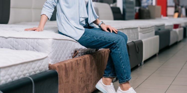 Czy warto mieć materac nawierzchniowy?