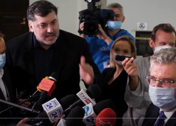 Dziambor przerwał konferencję posłów PiS. „To jest obrzydliwa segregacja” [WIDEO]