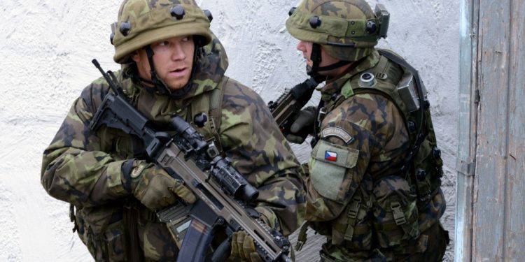 Zeman: „Armia Republiki Czeskiej gotowa do natychmiastowego wysłania do Polski”